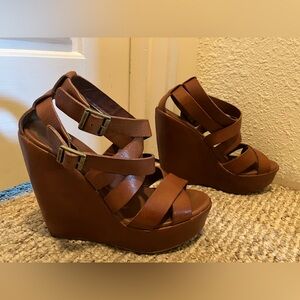 Kork-ease Hailey strappy brown platform sandals in cognac. Size 7/38, 5” heel.
